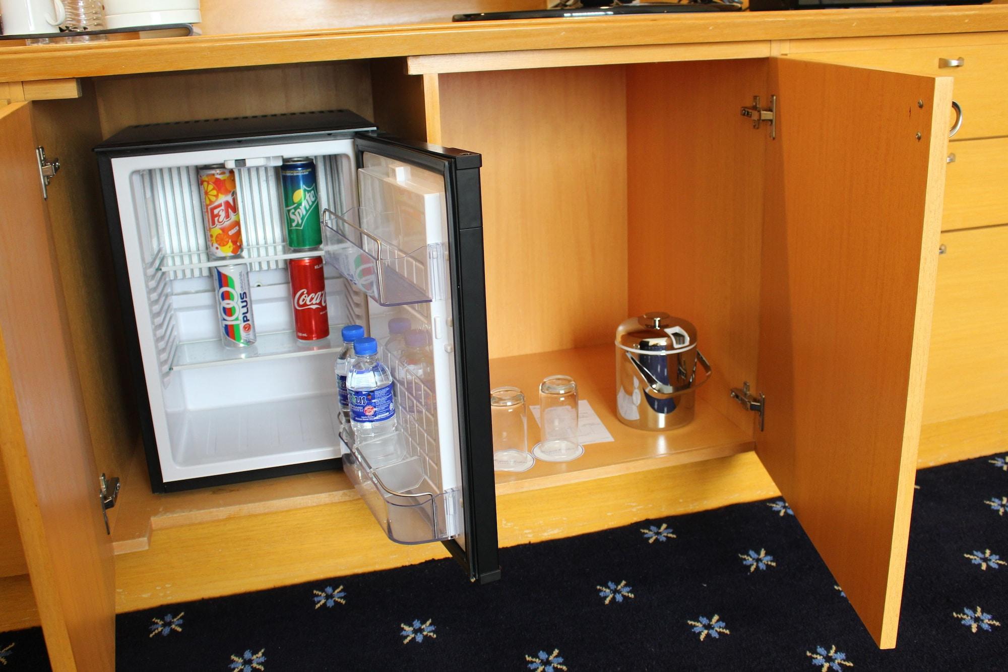 Royale Chulan Seremban Extérieur photo A mini-bar in a hotel room