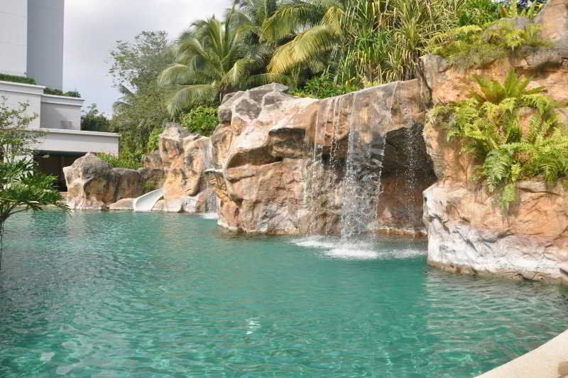 Royale Chulan Seremban Extérieur photo The rock pool at the resort