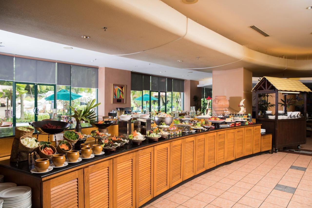 Royale Chulan Seremban Extérieur photo A buffet at a hotel