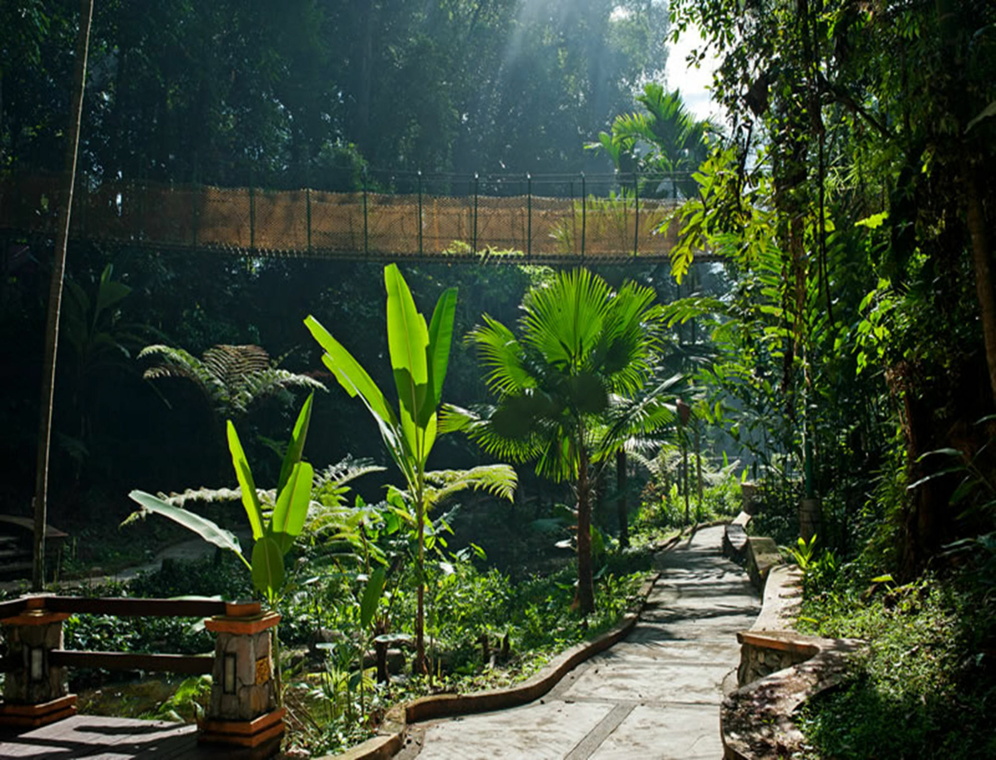 Royale Chulan Seremban Extérieur photo The path to the cave